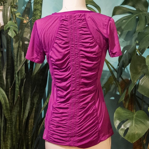 Lululemon breathable T-Shirt size M - Picture 3 of 3